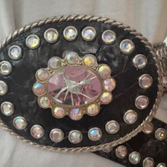 Beautiful leather embellished belt - Picture 1 of 4
